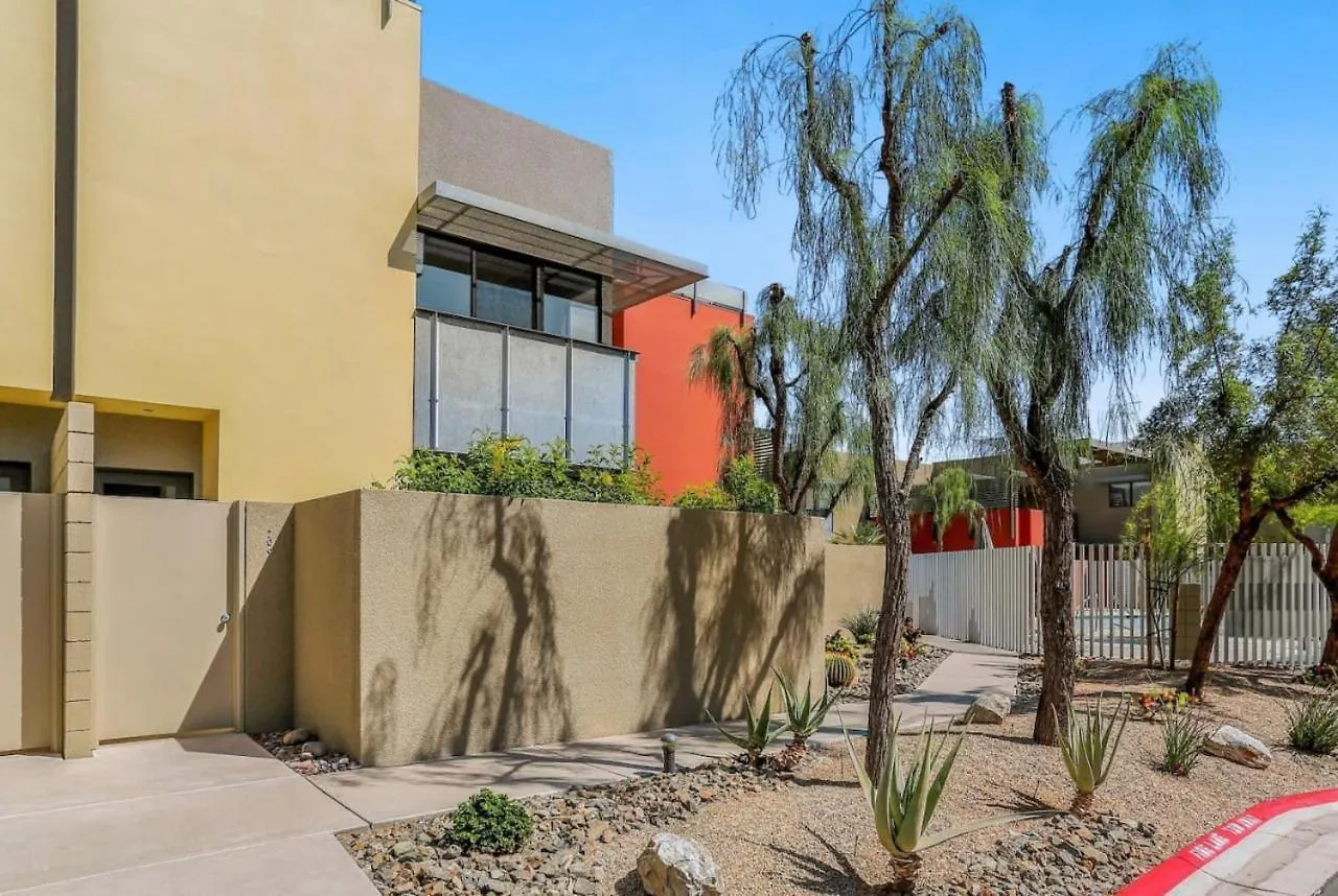 La Mirage Contemporary Home Plus Pool Exclusively Month Plus Palm Springs Holiday home